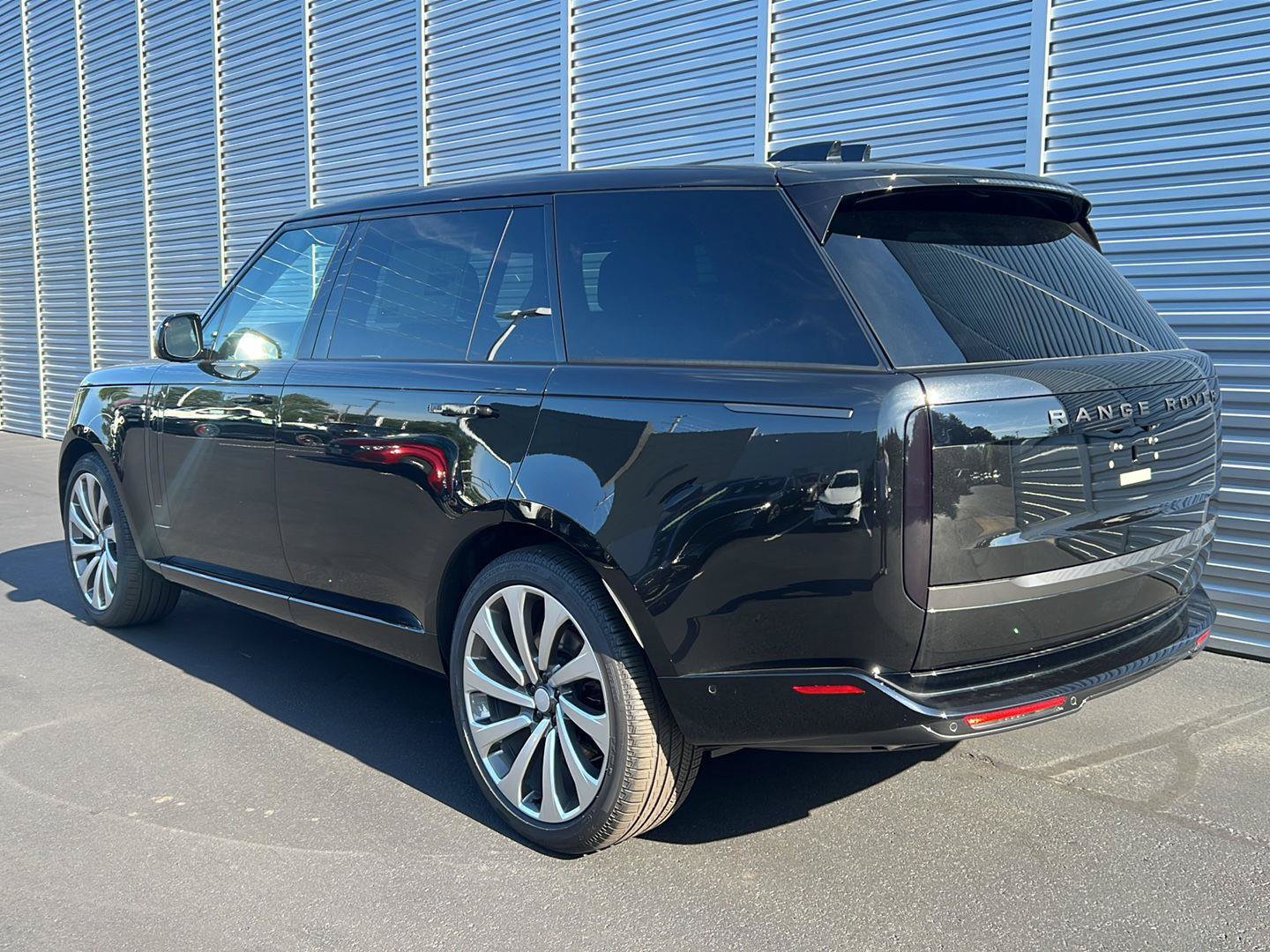 New 2026 Land Rover Range Rover Long Wheelbase SE AWD/4WD image 3