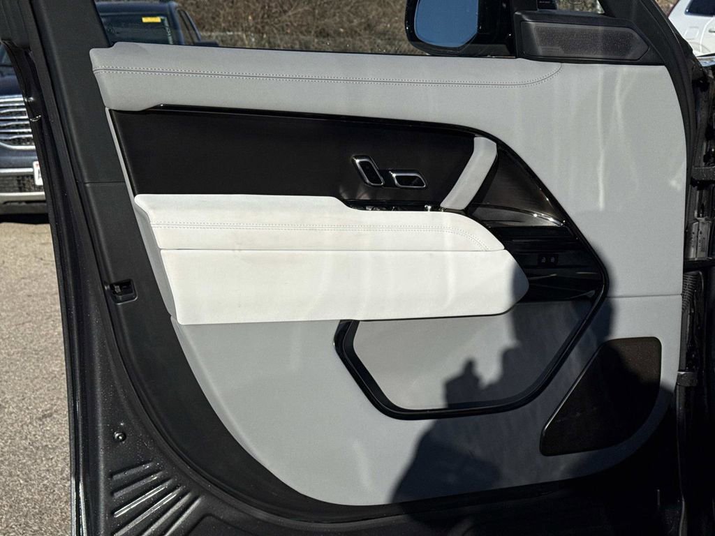 New 2025 Land Rover Range Rover SV image 22