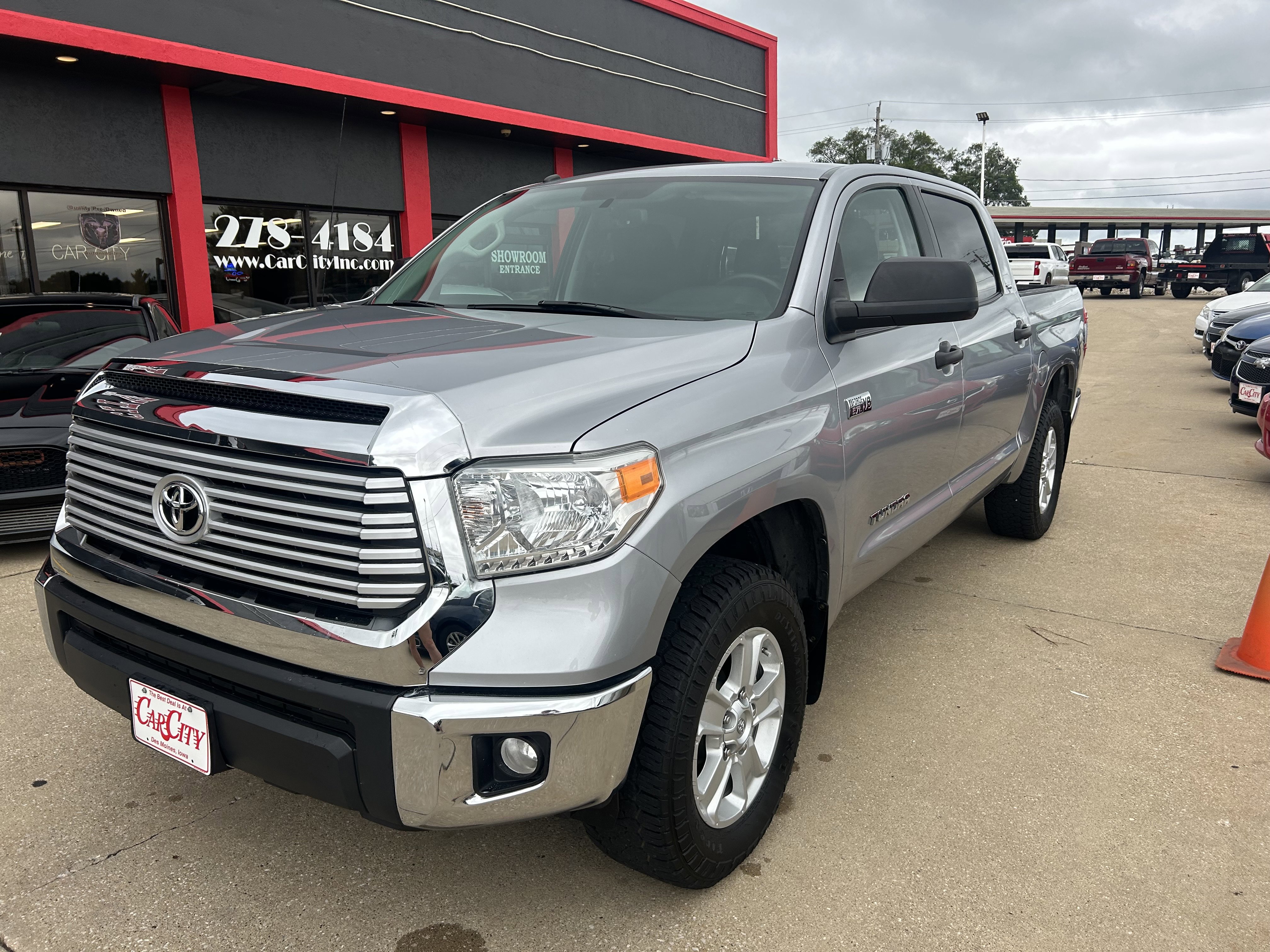 Used 2017 Toyota Tundra SR5 image 1