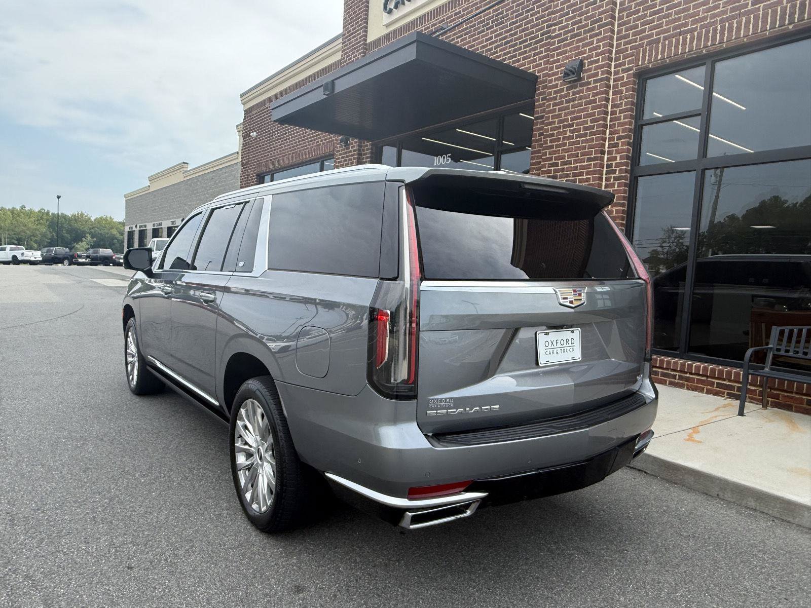 Used 2022 Cadillac Escalade ESV Premium Luxury w/ Performance Package AWD/4WD image 38