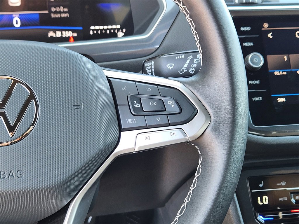 Used 2024 Volkswagen Tiguan SE image 9