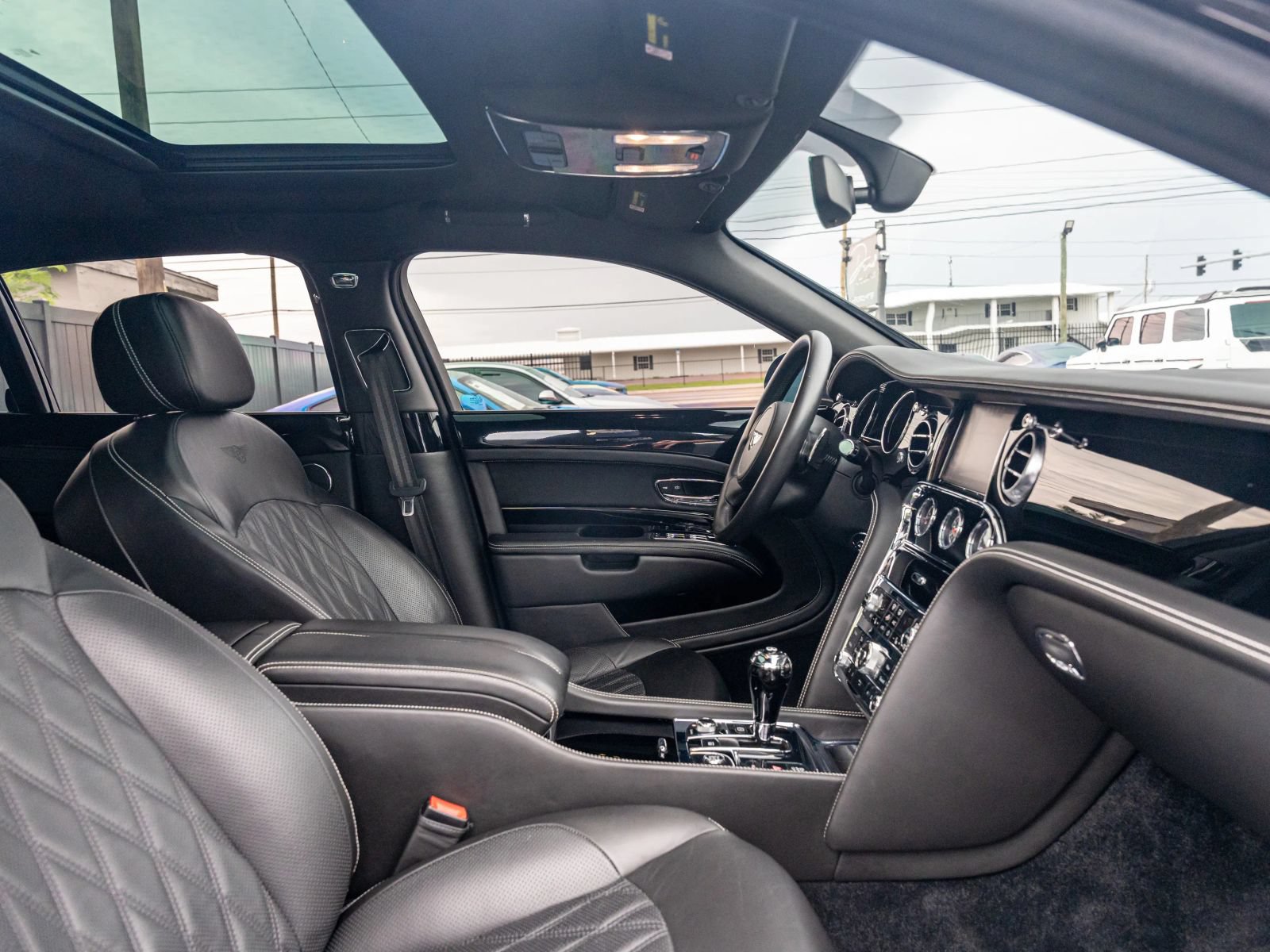Used 2017 Bentley Mulsanne RWD image 38
