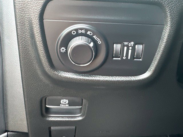 Used 2025 Jeep Grand Cherokee L Laredo AWD/4WD image 10