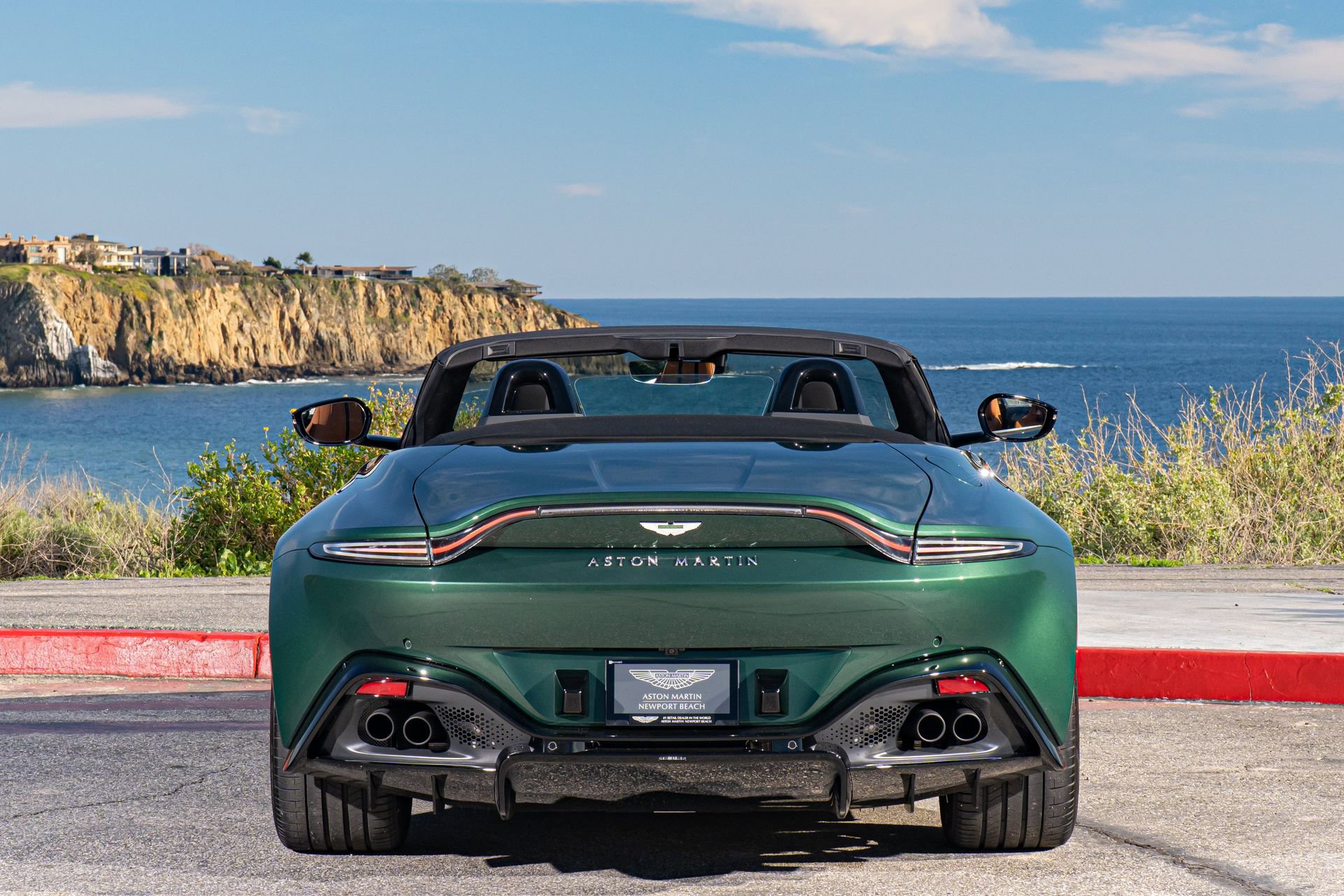 Used 2023 Aston Martin V8 Vantage Roadster RWD image 7