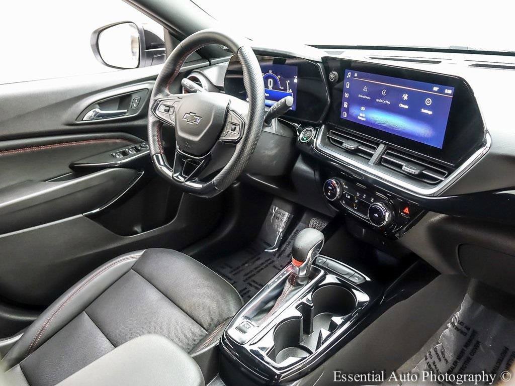 Used 2025 Chevrolet Trax RS image 24