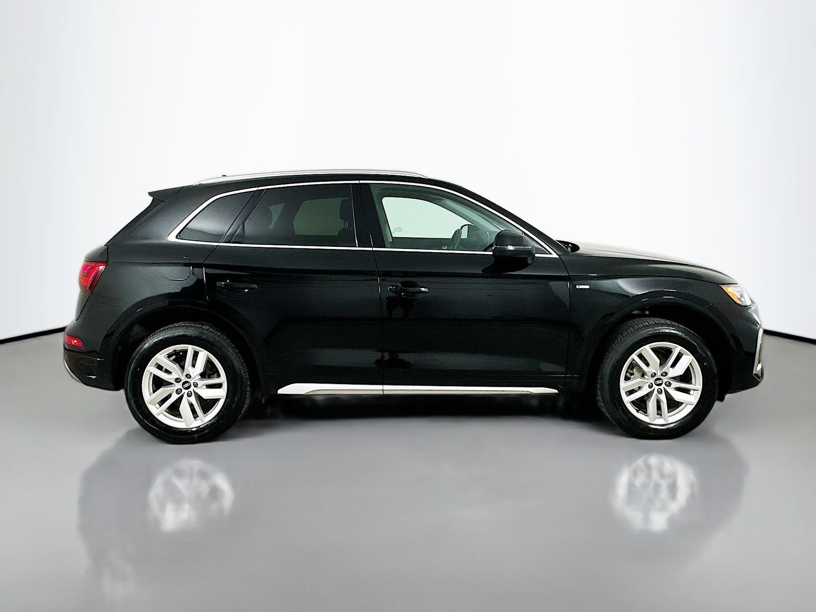 Used 2023 Audi Q5 2.0T Premium w/ Convenience Package AWD/4WD image 4