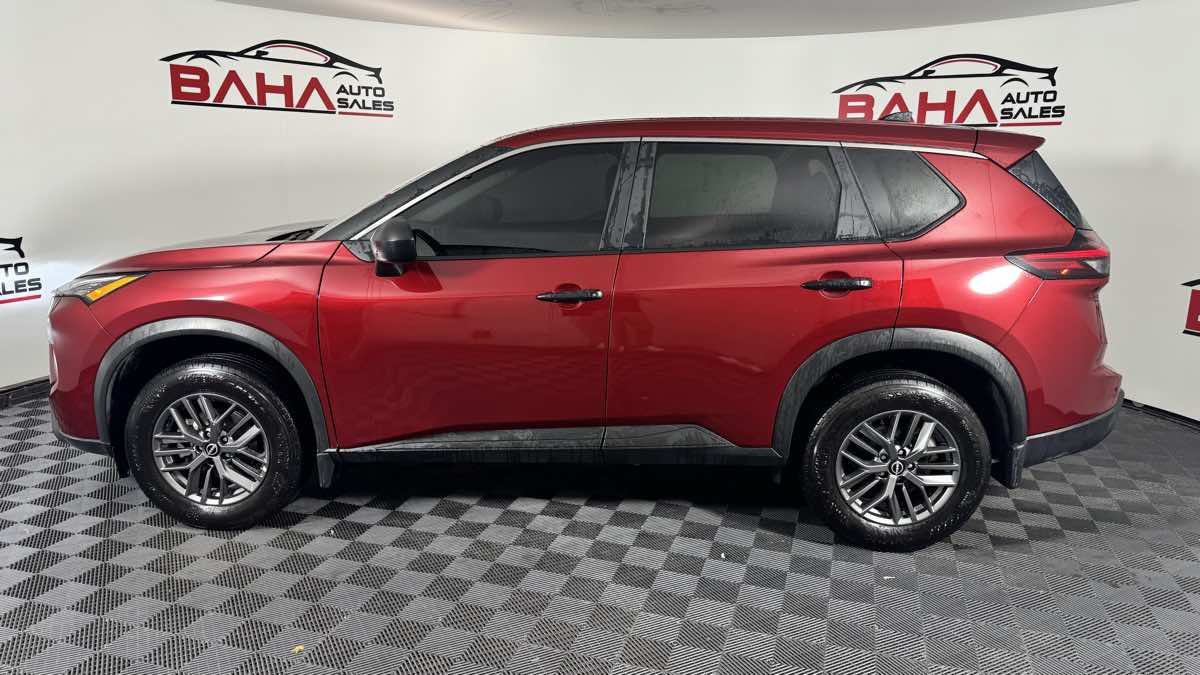 Used 2025 Nissan Rogue S AWD/4WD image 3