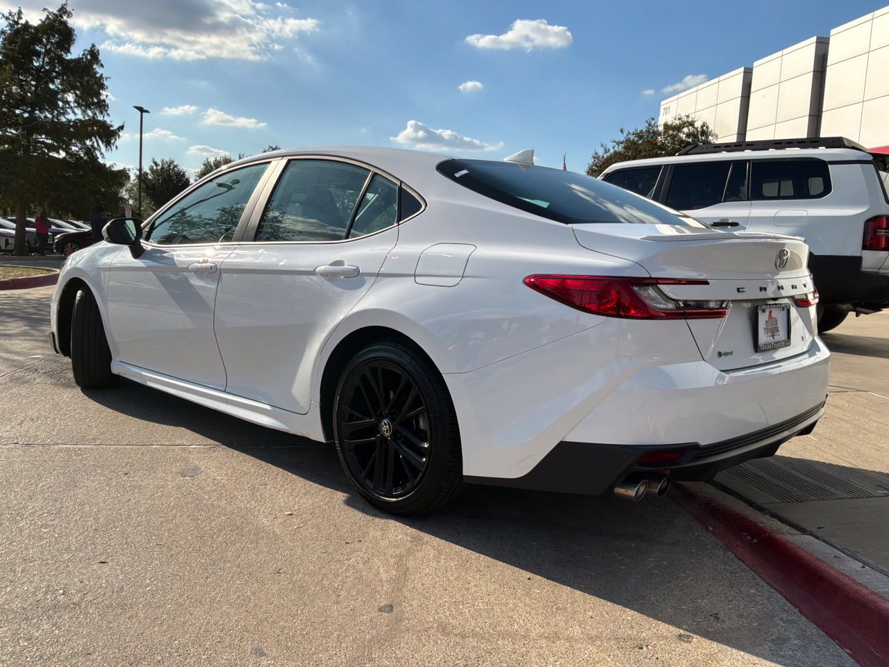 Used 2026 Toyota Camry SE FWD image 8