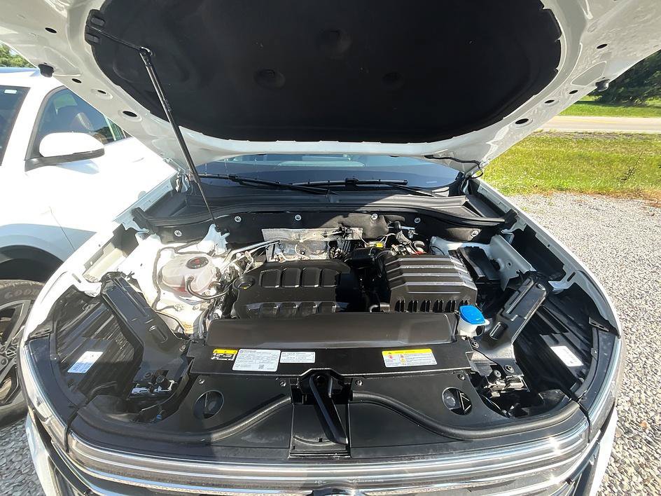 Used 2025 Volkswagen Atlas Peak Edition SE AWD/4WD image 3