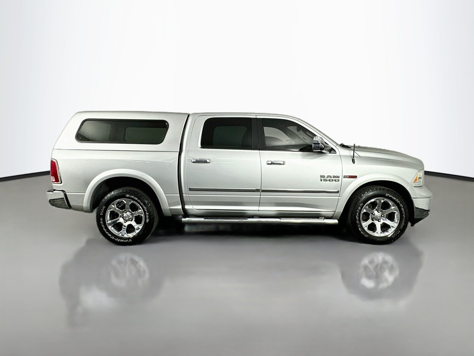 Used 2015 RAM 1500 Laramie w/ Convenience Group AWD/4WD image 9