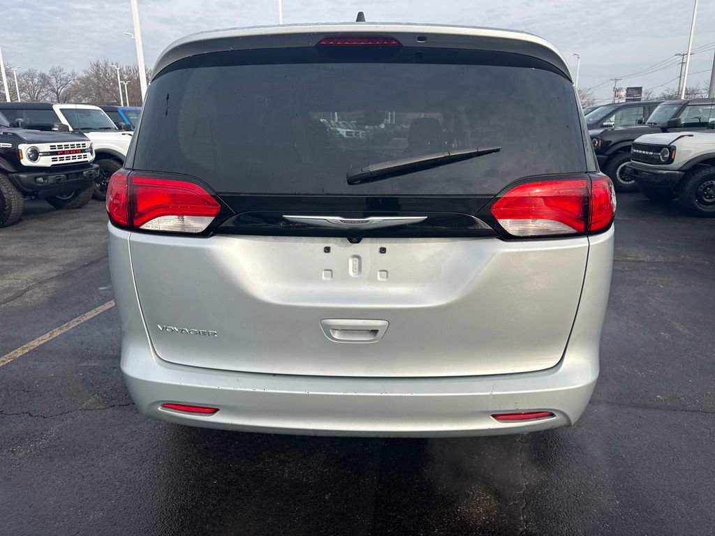 Used 2023 Chrysler Voyager LX FWD image 8
