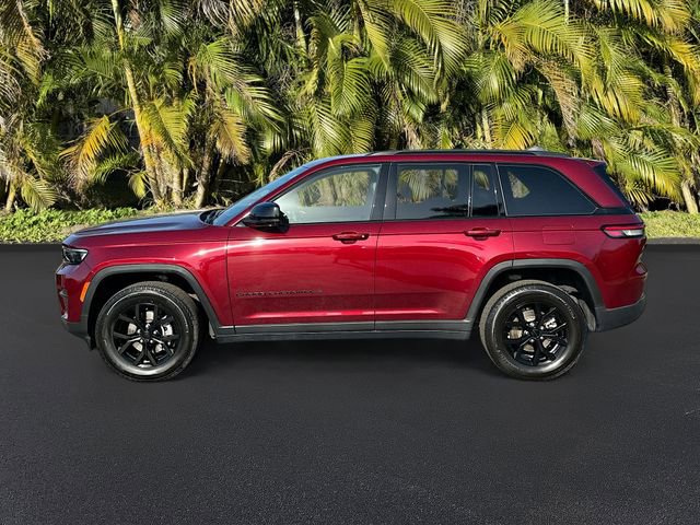 Used 2024 Jeep Grand Cherokee Altitude image 8