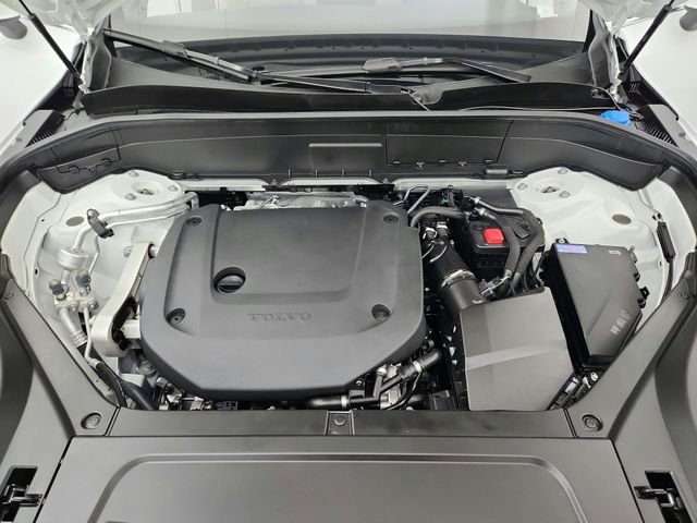 New 2025 Volvo XC90 B6 Core w/ Climate Package image 31