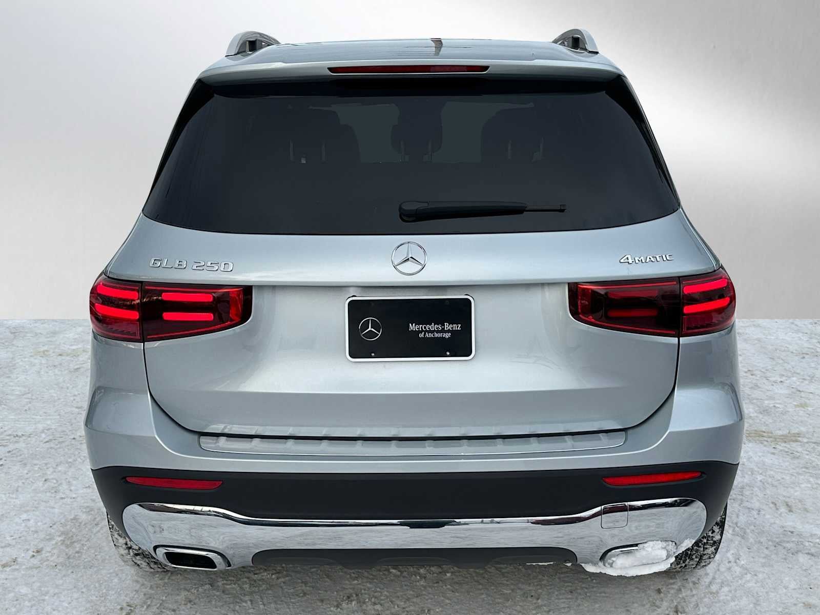 Used 2026 Mercedes-Benz GLB 250 4MATIC image 5