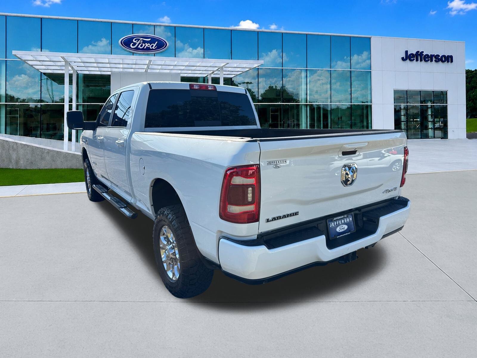 Used 2024 RAM 2500 Laramie AWD/4WD image 5