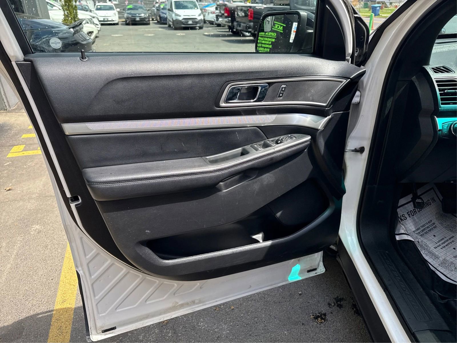 Used 2016 Ford Explorer XLT w/ Equipment Group 202A AWD/4WD image 19