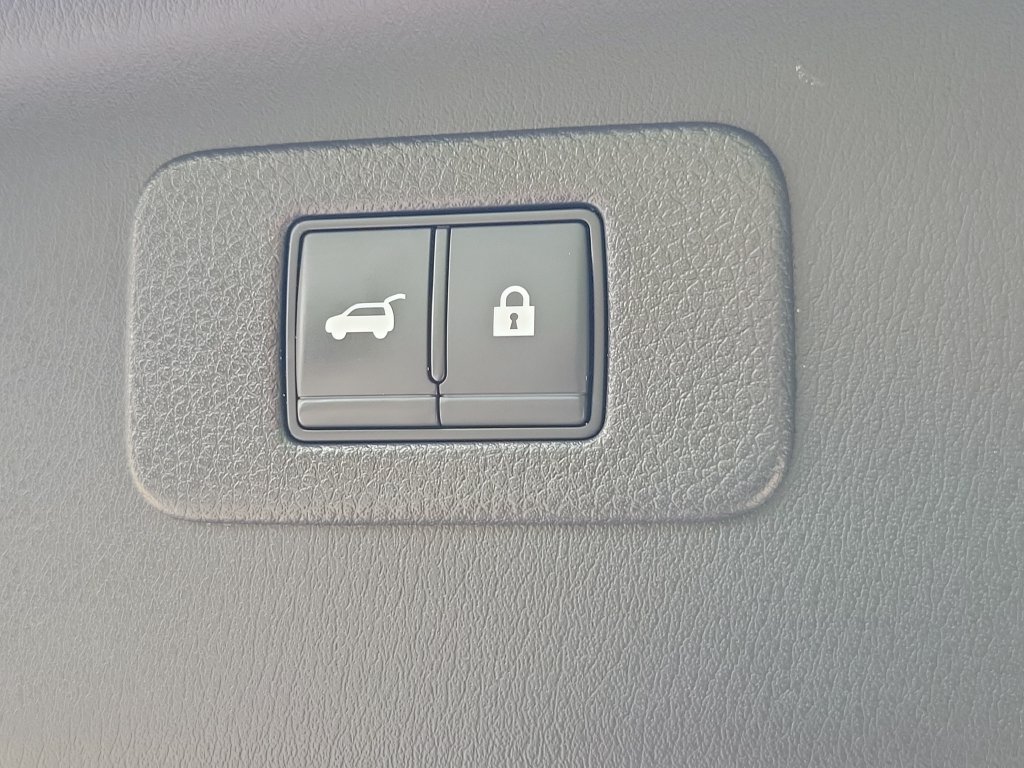 Used 2021 Nissan Armada Platinum w/ Captain's Chairs Package RWD image 12