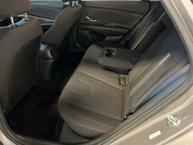 Used 2021 Hyundai Elantra SEL w/ Convenience + Premium Package image 16