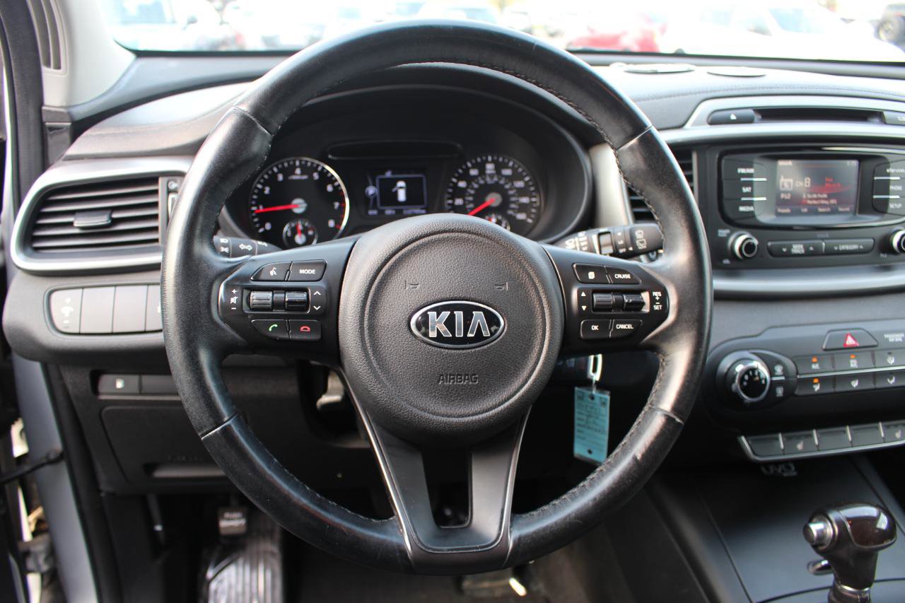 Used 2016 Kia Sorento LX w/ LX Convenience Package image 18