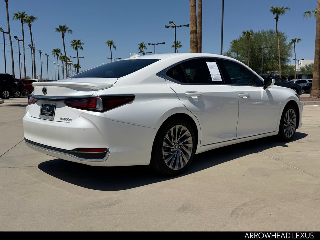 Used 2024 Lexus ES 300h Ultra Luxury w/ Accessory Package (Z1) FWD image 7