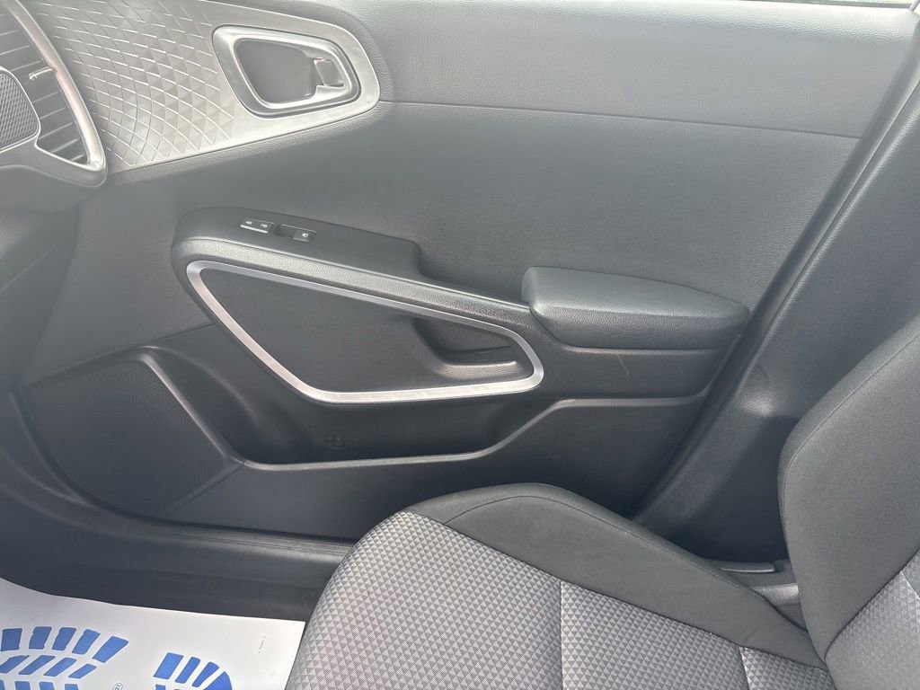 Used 2025 Kia Soul LX w/ LX Technology Package image 22