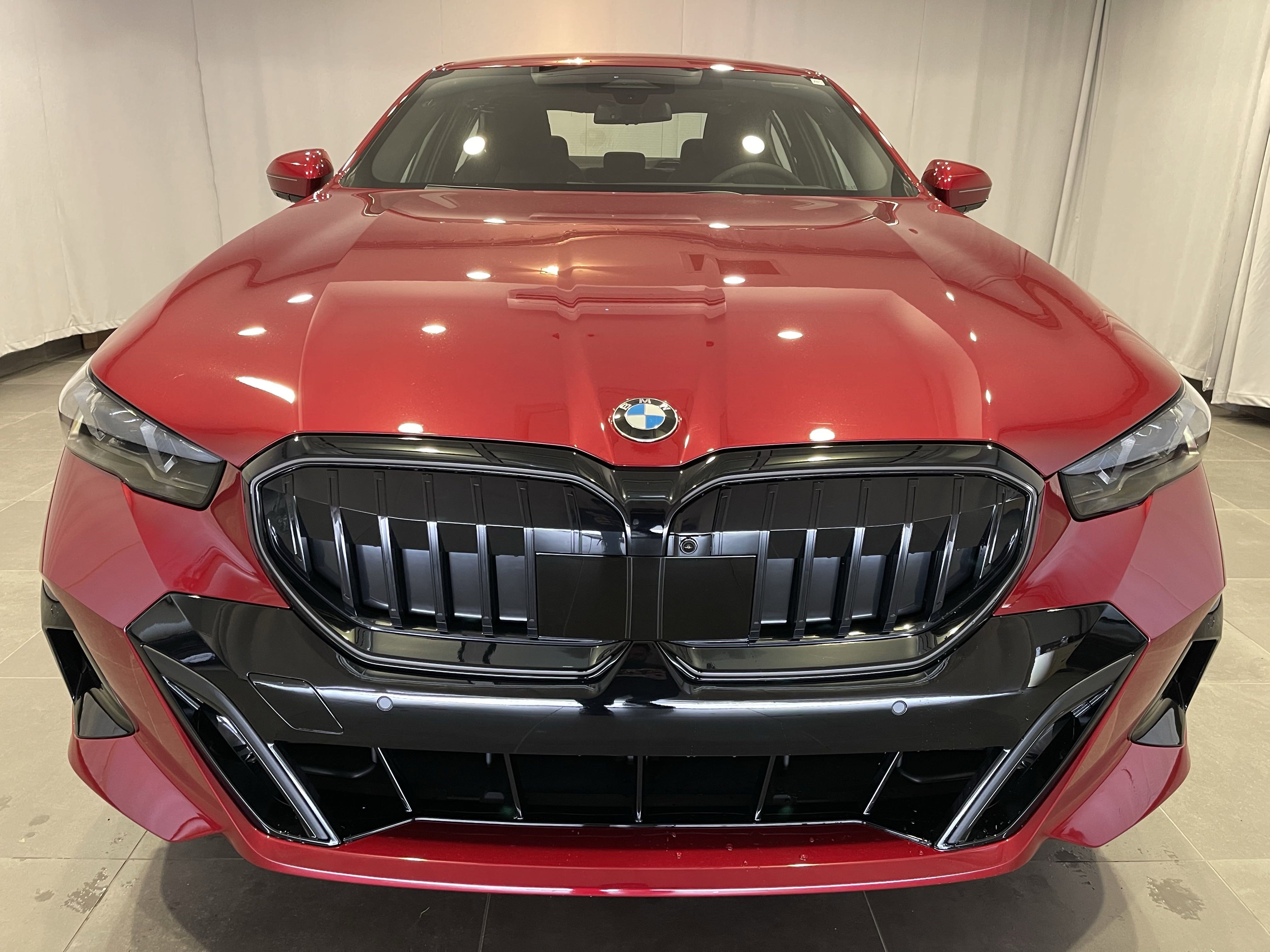 Used 2026 BMW 530i xDrive w/ M Sport Package AWD/4WD image 2