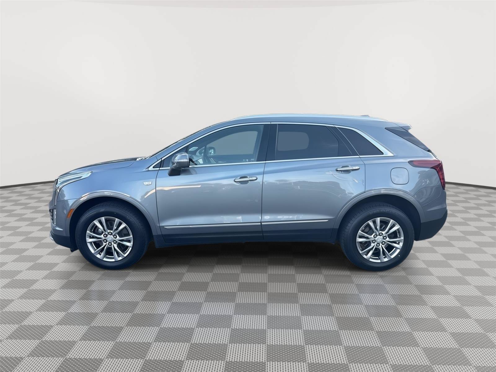 Used 2020 Cadillac XT5 Premium Luxury w/ LPO, Floor Liner Package FWD image 9