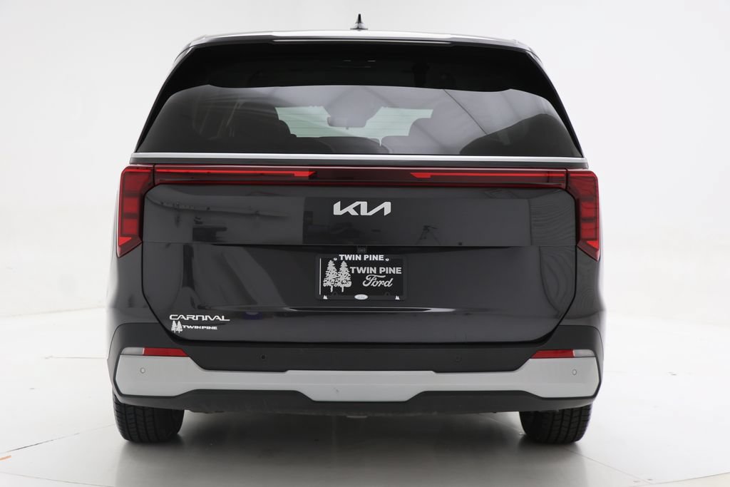Used 2025 Kia Carnival FWD image 7