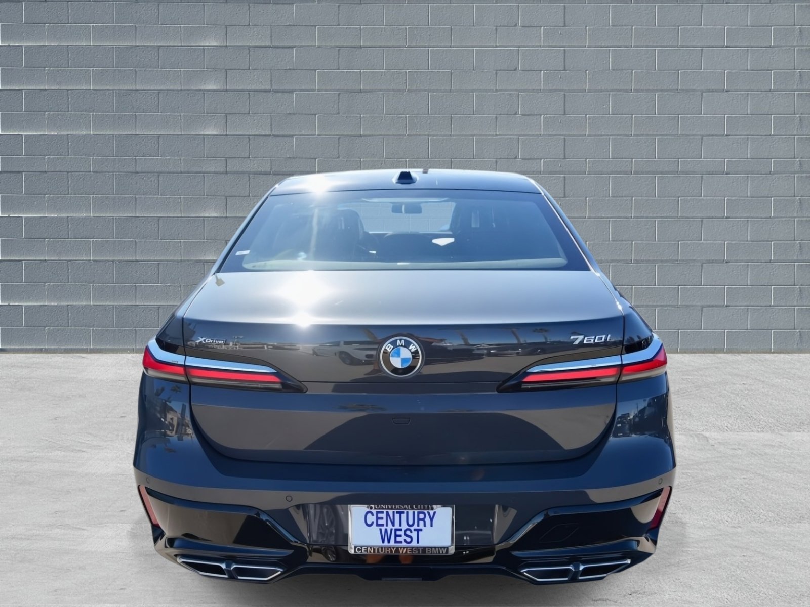 Used 2025 BMW 760i xDrive w/ Executive Package image 5