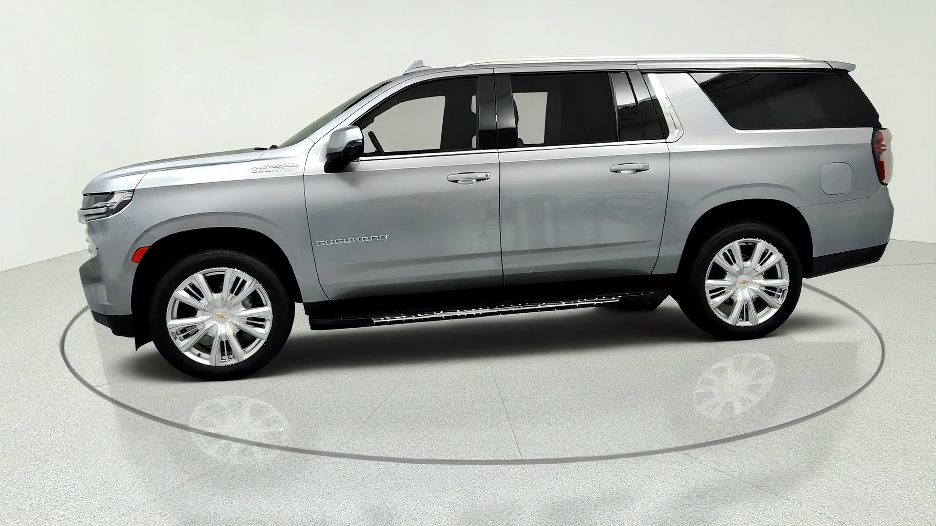 Used 2023 Chevrolet Suburban High Country AWD/4WD image 2