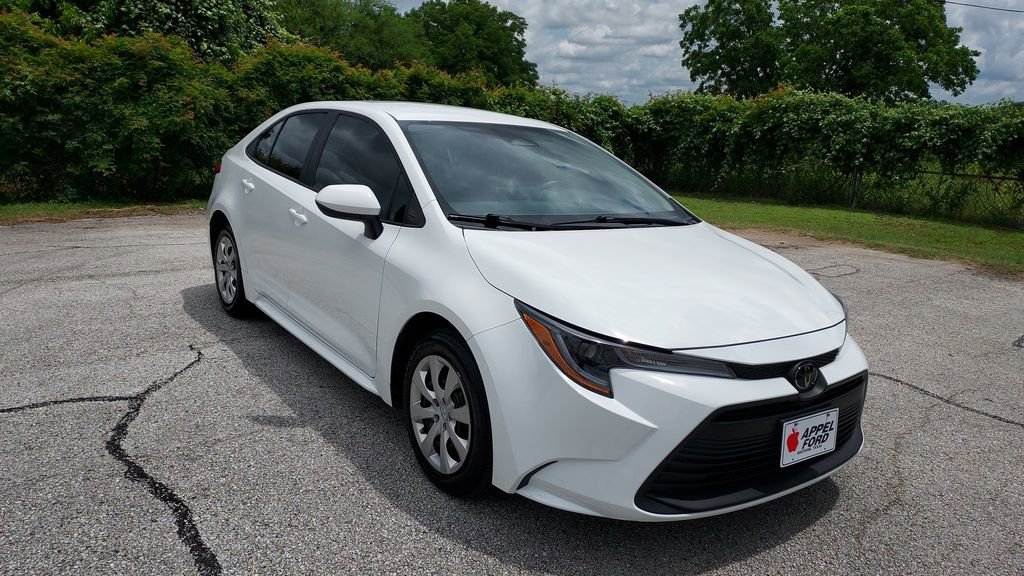 Used 2025 Toyota Corolla LE FWD video 1