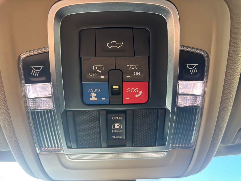 Used 2019 RAM 1500 Laramie AWD/4WD image 16