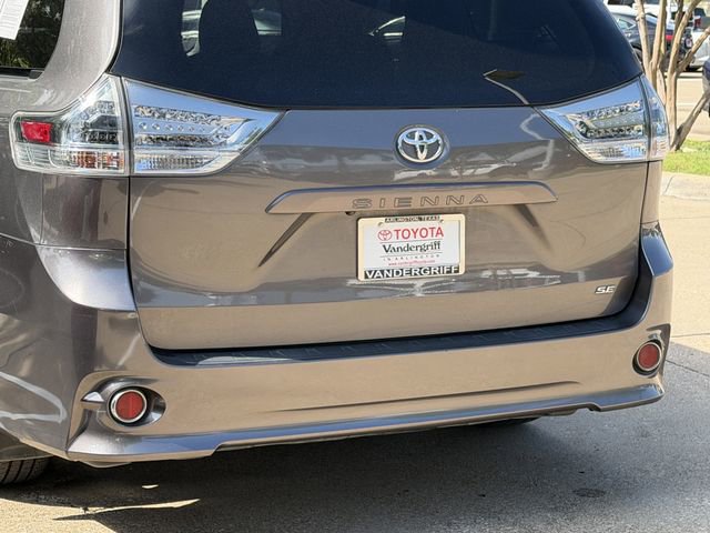 Used 2017 Toyota Sienna SE FWD image 12