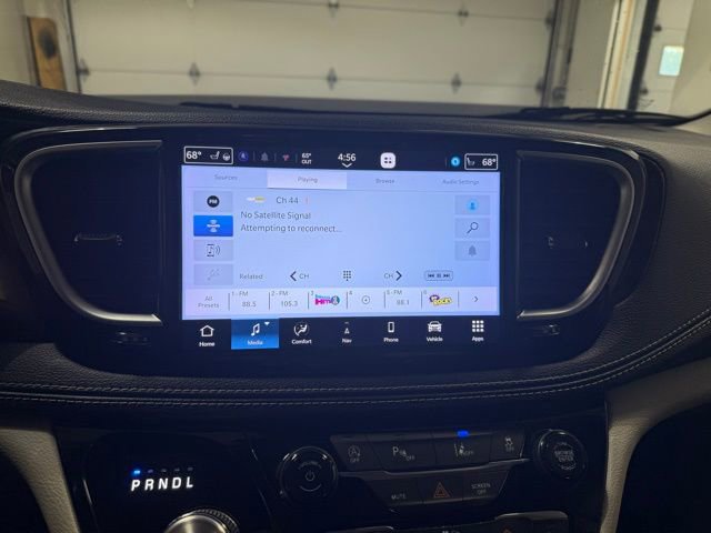 Used 2021 Chrysler Pacifica Limited image 12