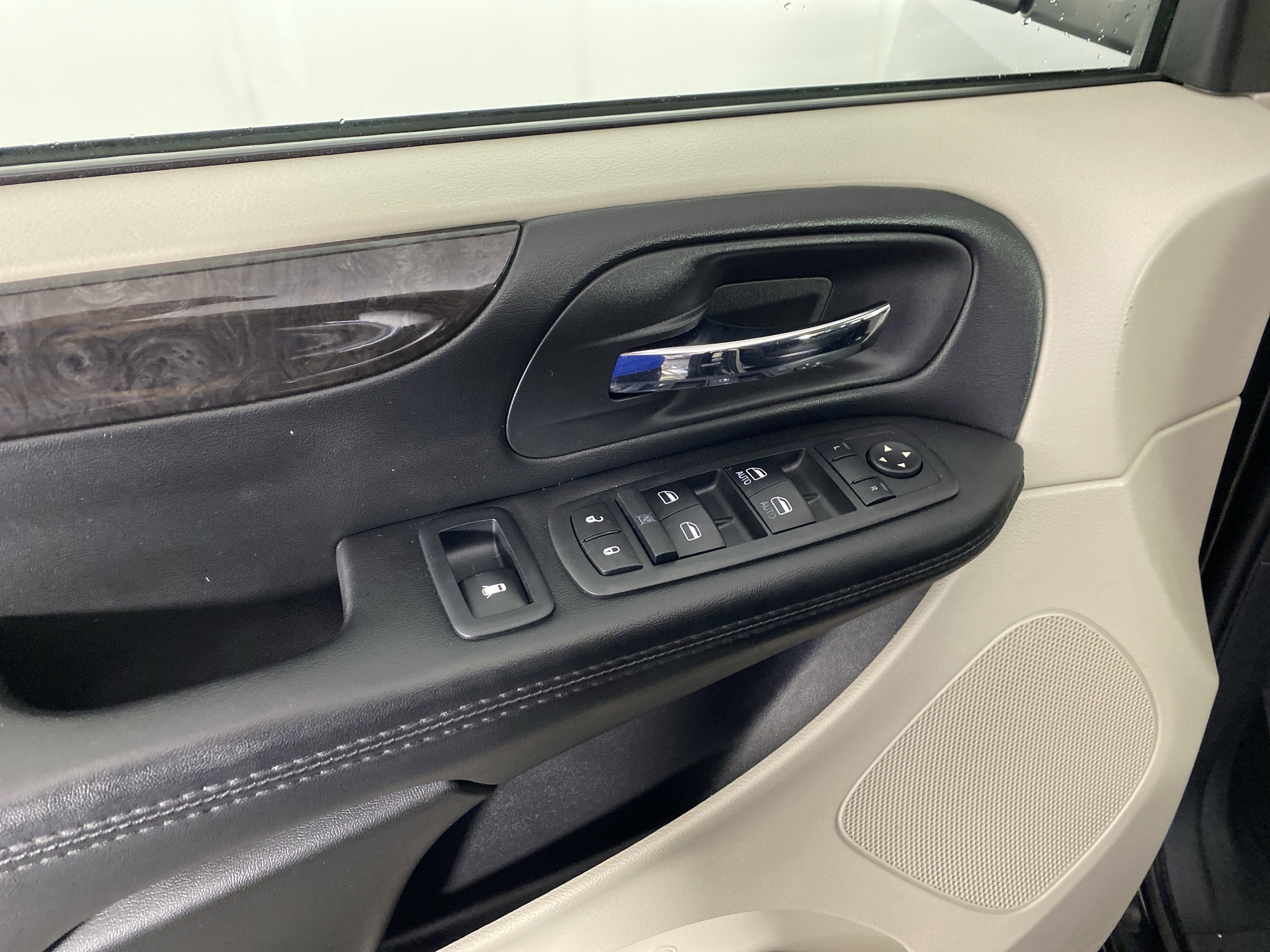 Used 2017 Dodge Grand Caravan SE w/ Power Window Group image 13