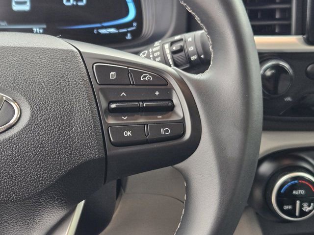 Certified 2025 Hyundai Venue SEL FWD image 29