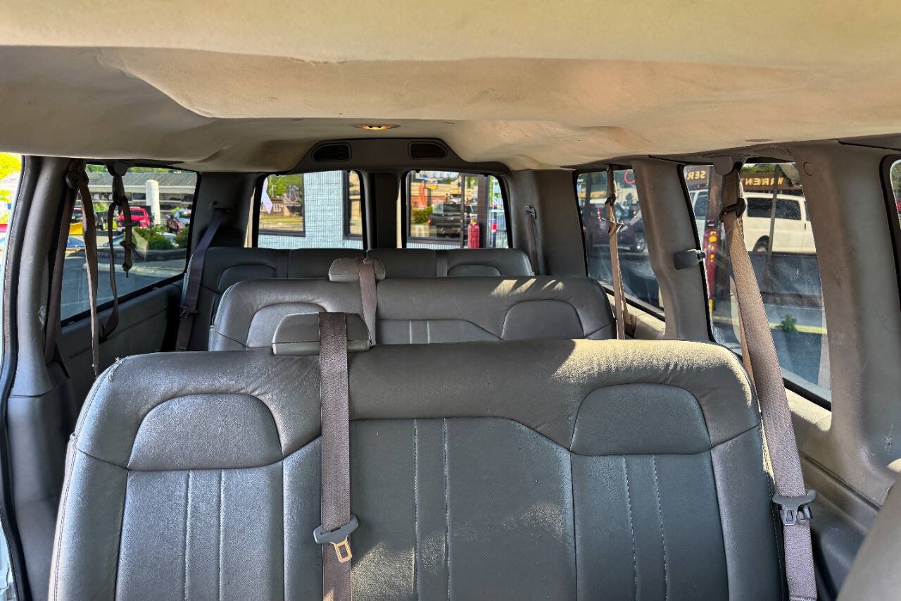 Used 2018 Chevrolet Express 2500 LS w/ Driver Convenience Package RWD image 14