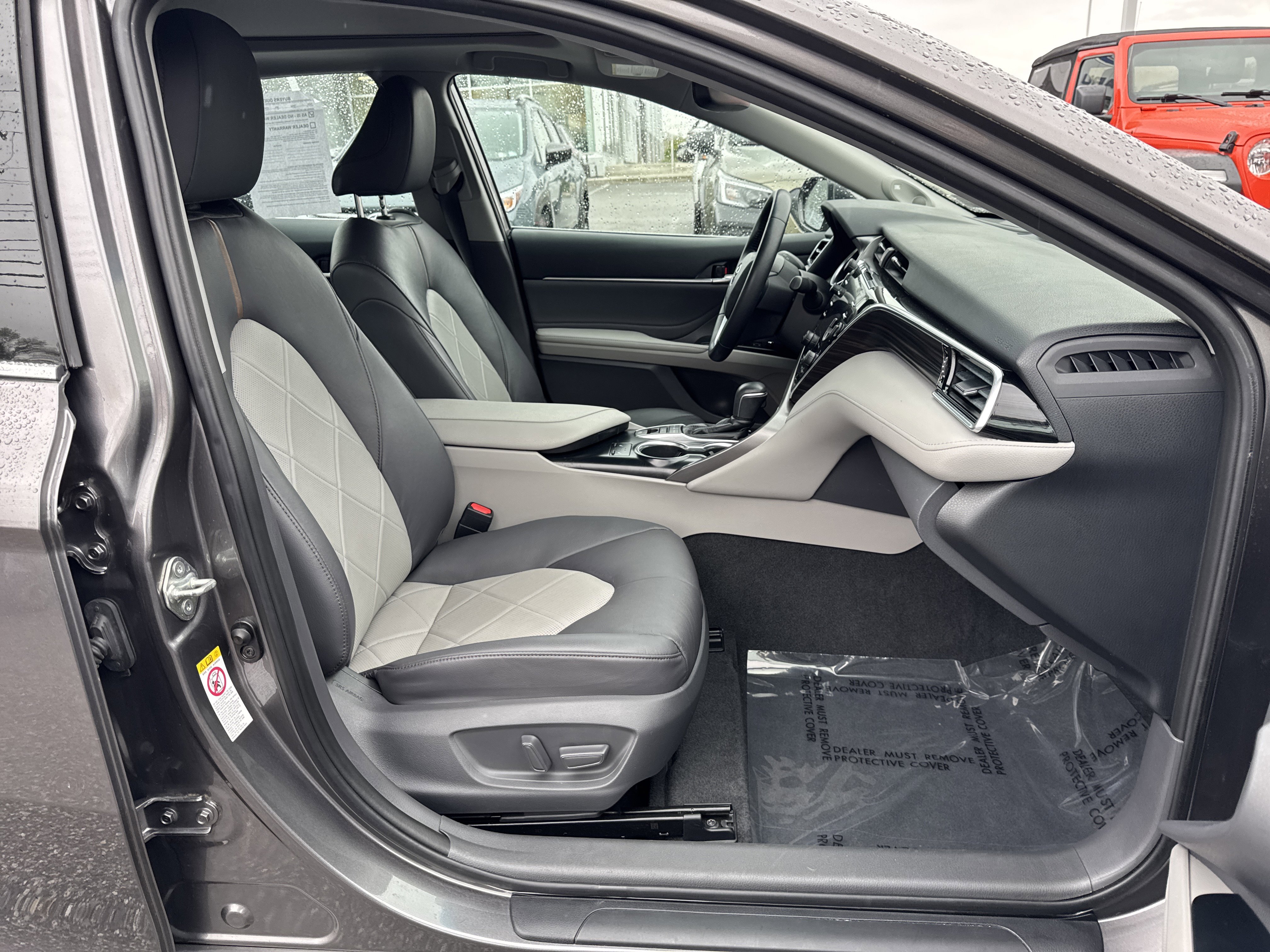 Used 2018 Toyota Camry XLE FWD image 18