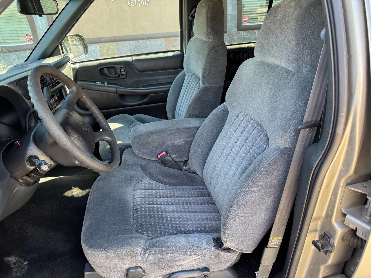 Used 2001 Chevrolet Blazer LS w/ Preferred Equipment Group image 12