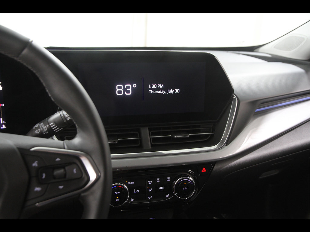 Used 2024 Chevrolet Trax LT w/ LT Convenience Package FWD image 9