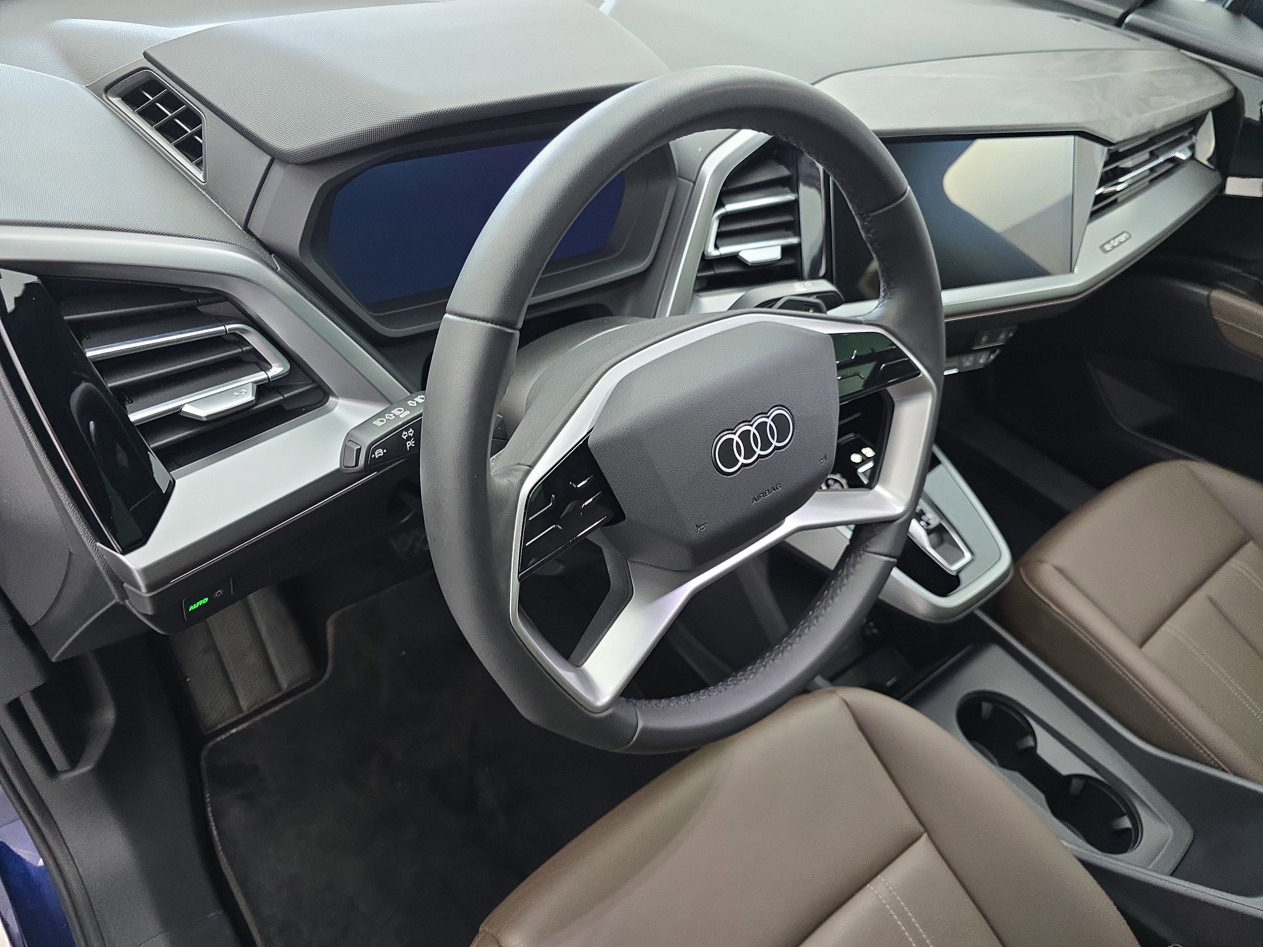 Used 2025 Audi Q4 e-tron Premium w/ Convenience Package AWD/4WD image 16