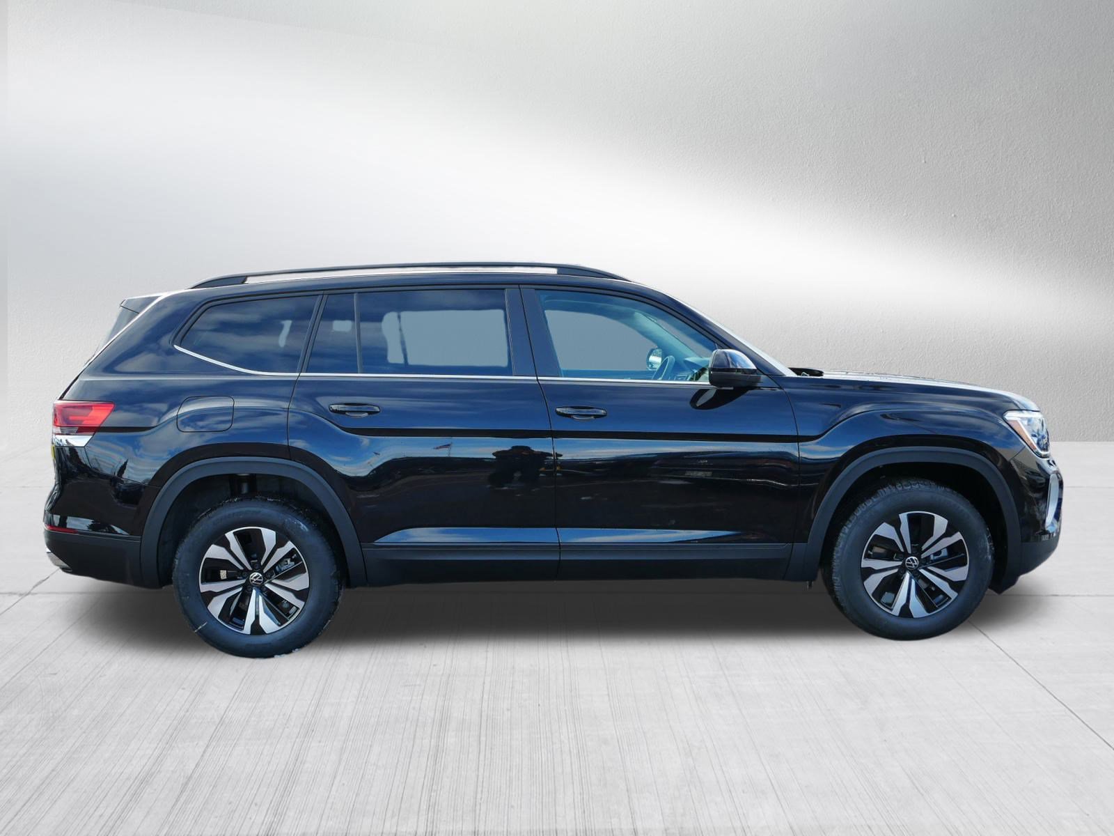 New 2026 Volkswagen Atlas SE image 2