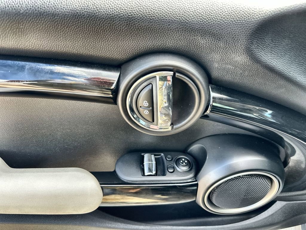 Used 2015 MINI Cooper S image 22