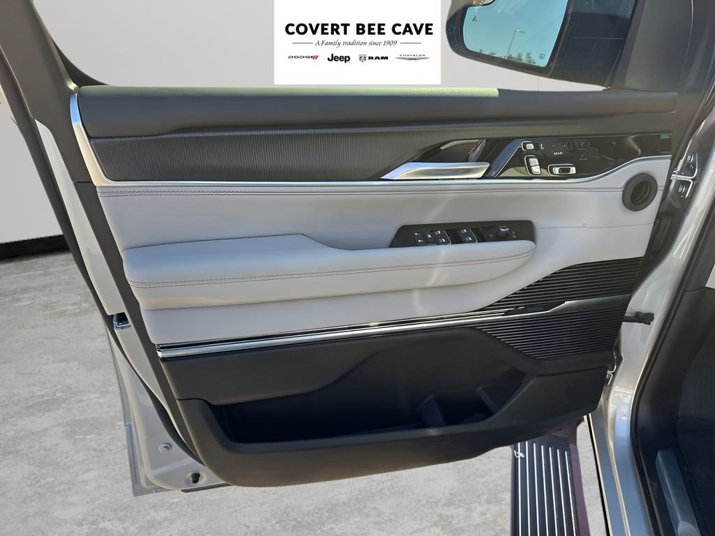 New 2026 Jeep Grand Wagoneer Summit w/ Premium Group III image 29
