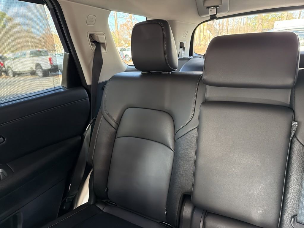 Used 2025 Nissan Pathfinder SL image 12