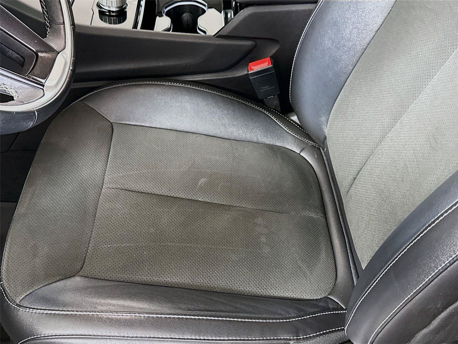 Used 2022 Jeep Grand Cherokee Altitude AWD/4WD image 12