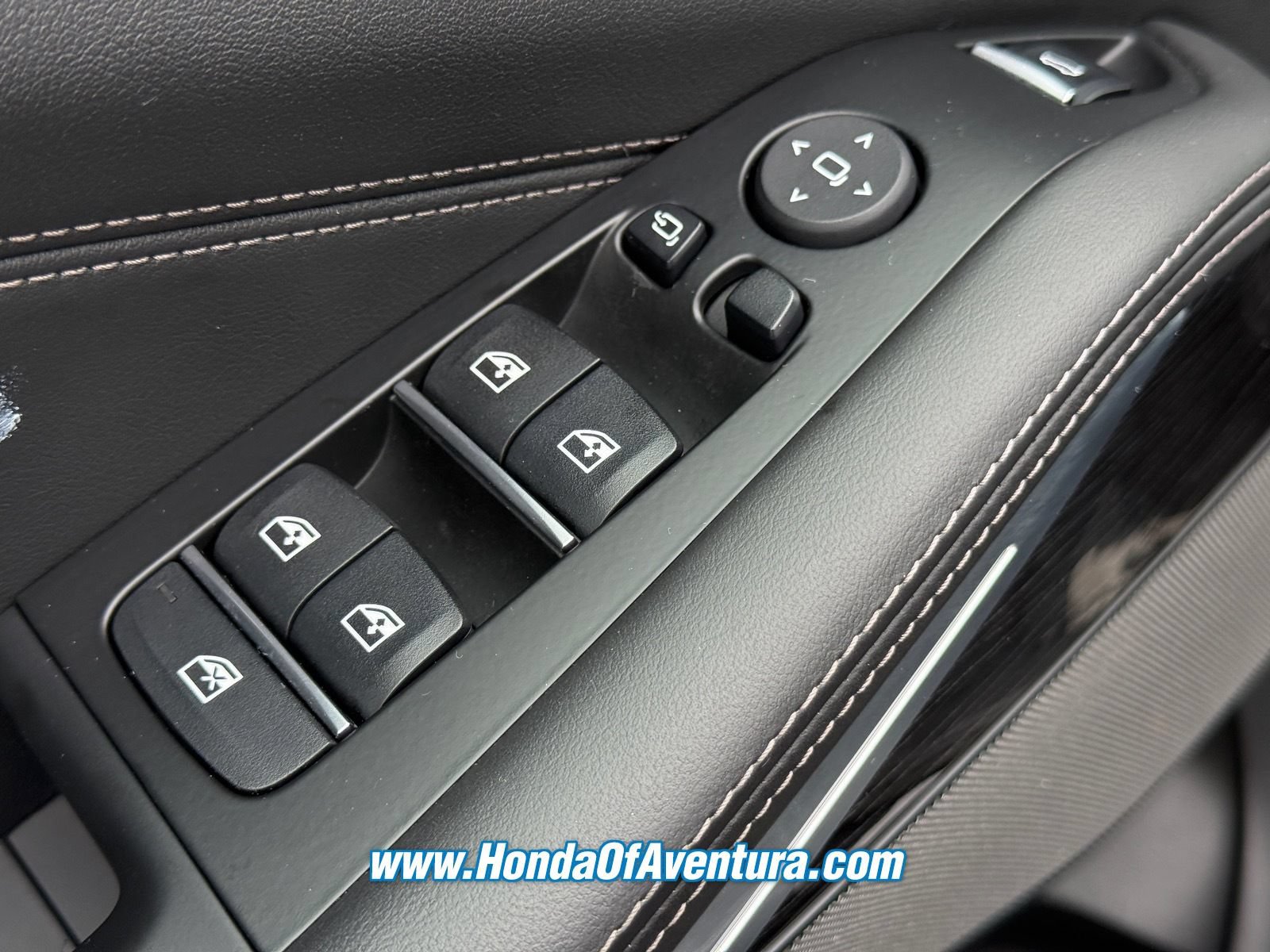 Used 2024 BMW X5 sDrive40i w/ M Sport Package RWD image 22