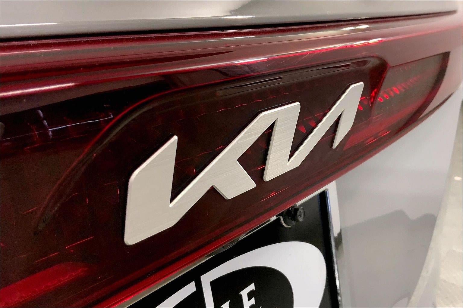 Certified 2024 Kia Carnival SX Prestige FWD image 30