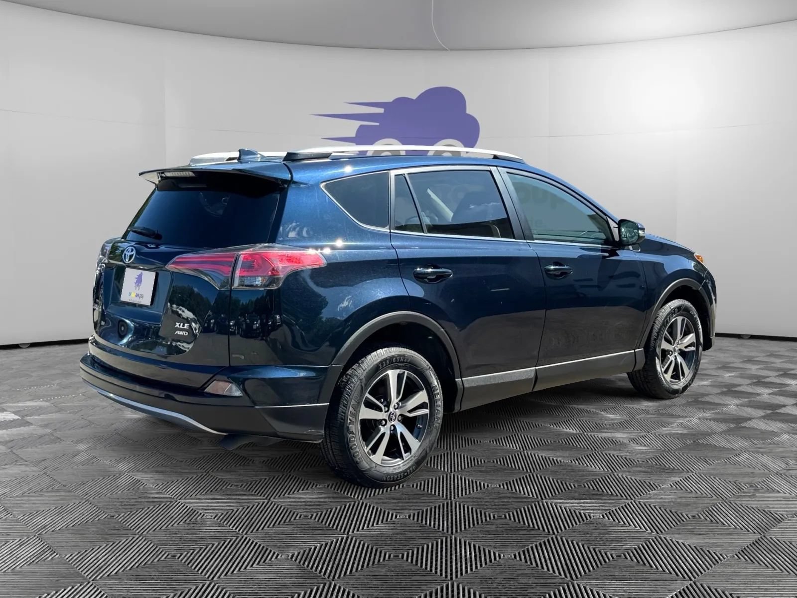 Used 2018 Toyota RAV4 XLE AWD/4WD image 5