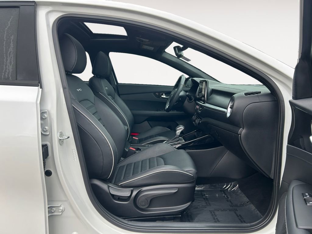 Used 2023 Kia Forte GT-Line w/ GT-Line Premium Package image 10